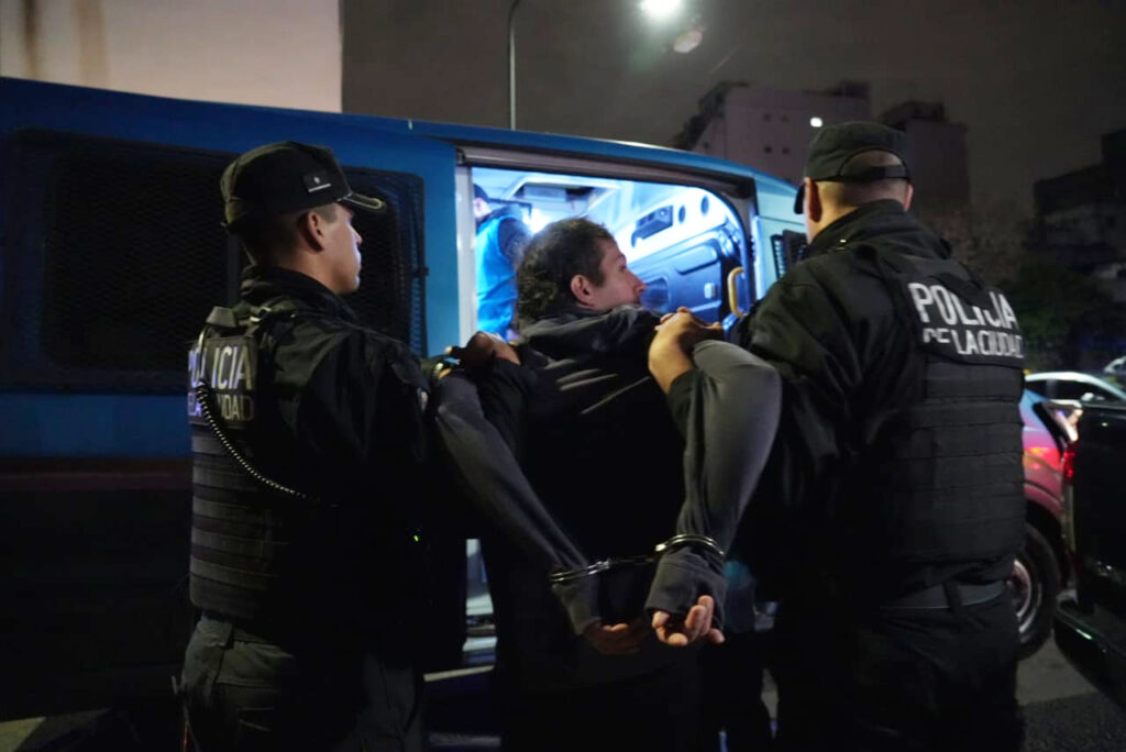 Villa Urquiza: allanan casa tomadas con la presencia de Jorge Macri