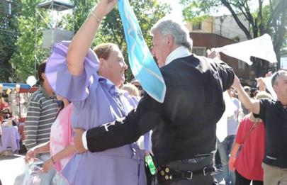 Dia de la Bandera: La Feria de Mataderos se viste de celeste y blanco 