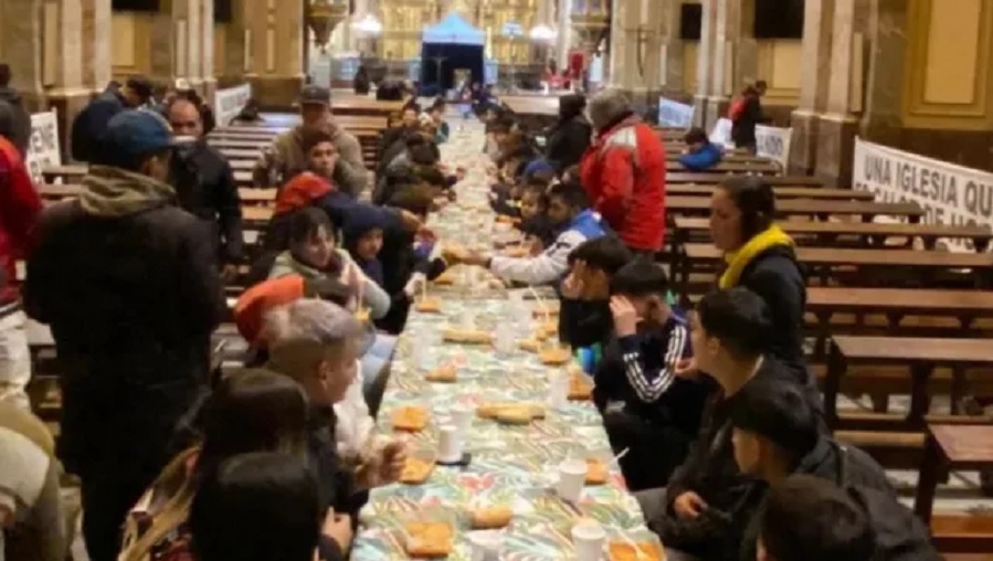 La Catedral Metropolitana funcionó como comedor para gente sin techo