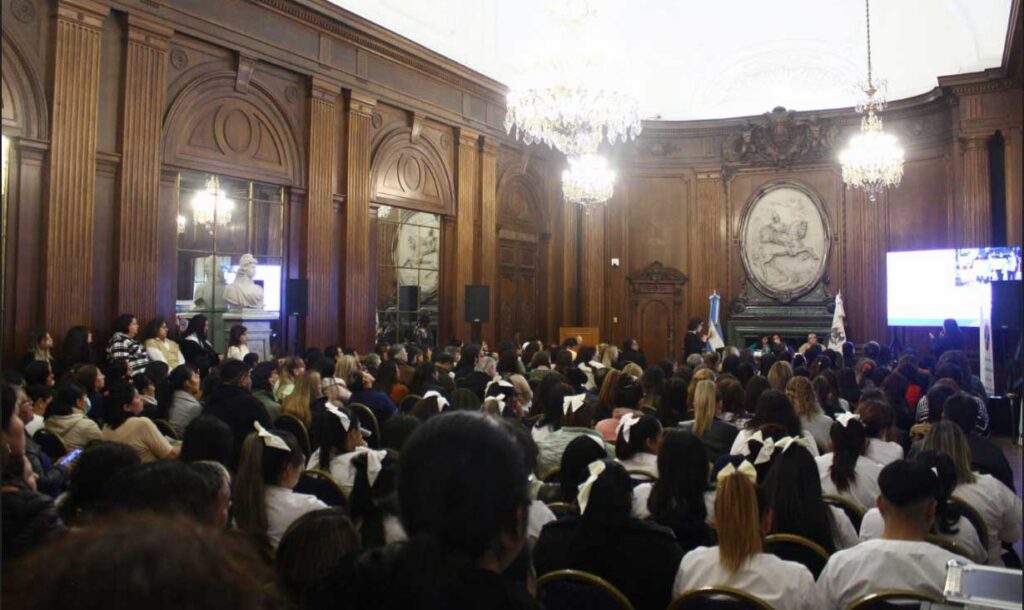 La Enfermería desbordó la Legislatura e hizo sentir el reclamo de Reconocimiento