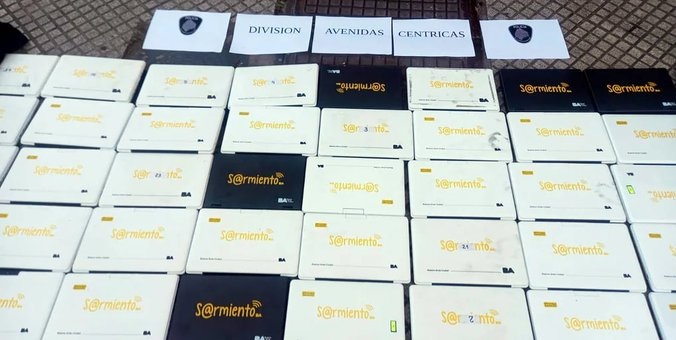 Piden juicio oral para dos personas acusadas de vender en internet notebooks del Plan Sarmiento robadas de escuelas porteñas