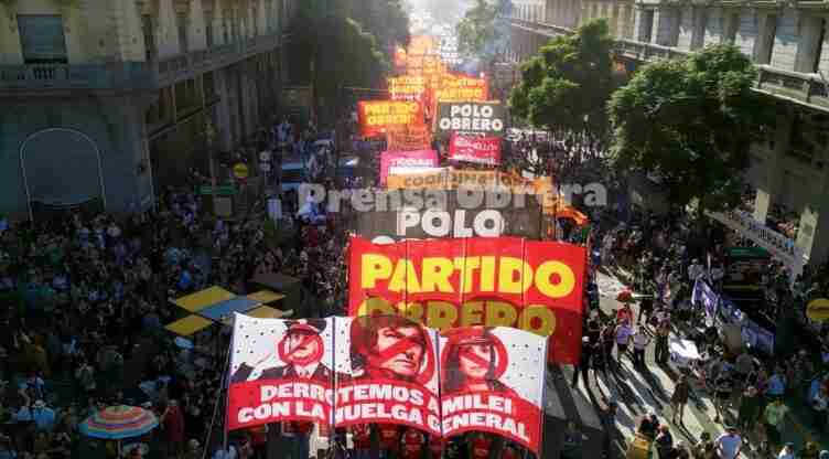 Allanaron la sede central del Partido Obrero en el barrio de Balvanera