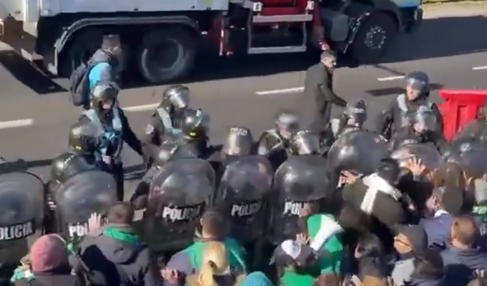 La Policía de la Ciudad impidió que trabajadores del INTI cortaran la colectora de General Paz