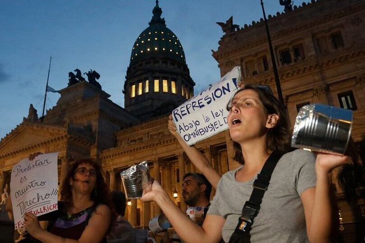Convocan a Plaza de Mayo por las detenciones durante la sesión de la Ley Bases a partir de las 16:30