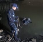 Barracas: un auto cayó al Riachuelo con una pareja a bordo, su conductor se fugó y la mujer fue hospitalizada