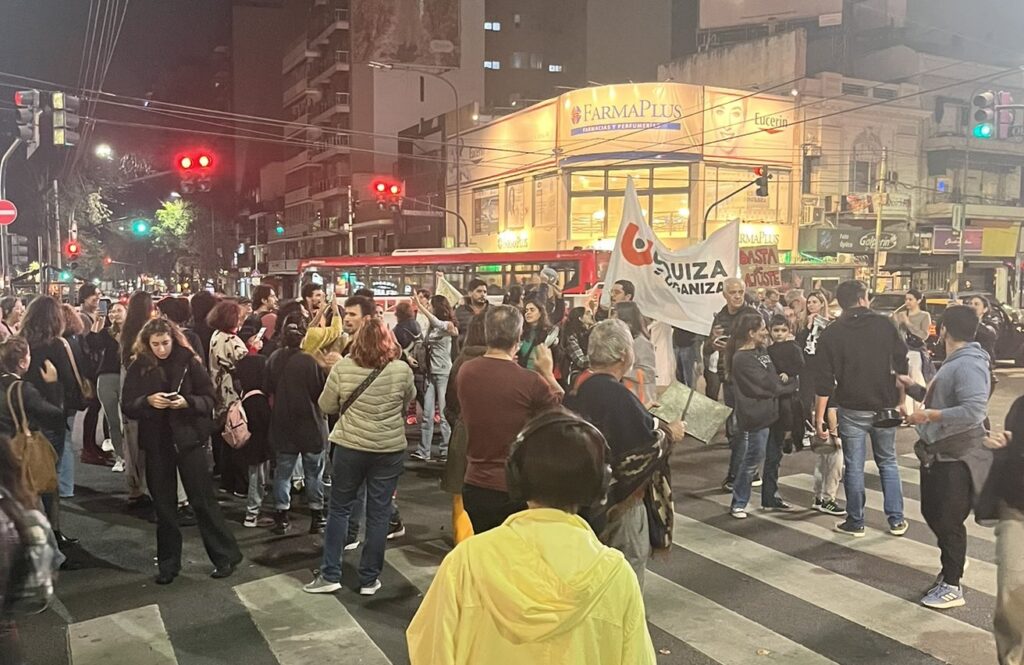 Comuna 12: cacerolazo en Triunvirato y Olazábal contra la Ley Bases
