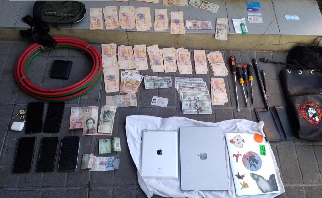 Detienen a tres delincuentes chilenos y uno colombiano por el robo de casas en Coghlan