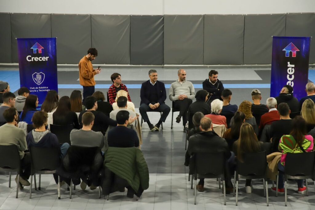 Jorge Macri y adolescentes de la comunidad religiosa debatieron sobre la ludopatía