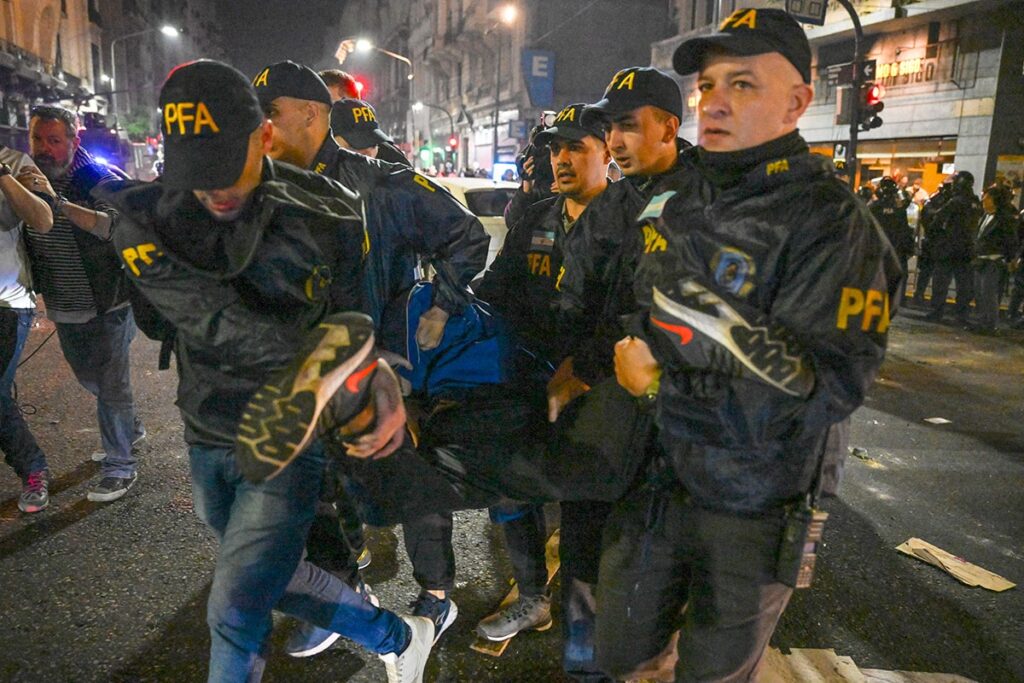 Liberaron a uno de los detenidos en Congreso y dictaron la prisión preventiva de los otros cuatro