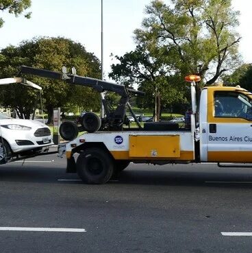 Un abogado presentó una denuncia por posible cohecho con el contrato de las grúas y el acarreo