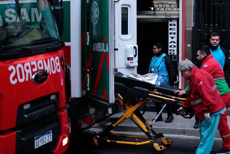Palermo: buscan a un tirador que disparó con aire comprimido desde un balcón e hirió a un operario