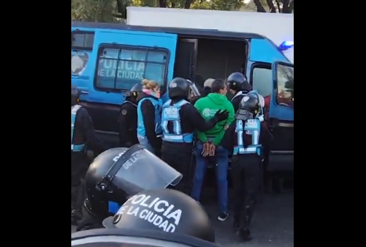 Detuvieron a un sindicalista durante una protesta en la puerta del INTI sobre General Paz