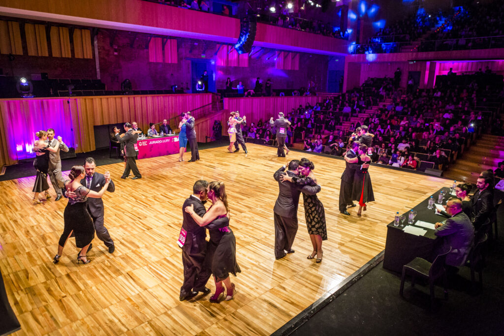Inicia Tango BA Festival y Mundial 2024 con milongas, proyecciones, discos y una competencia con récord de inscriptos