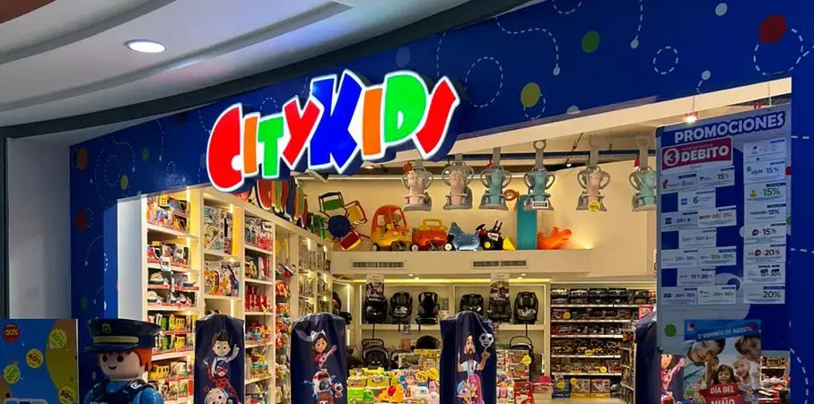 Celebrando el día de la niñez en el Devoto Shopping