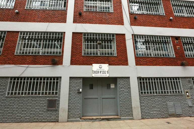 Una escuela de Belgrano ahora se llama Luis Alberto Spinetta