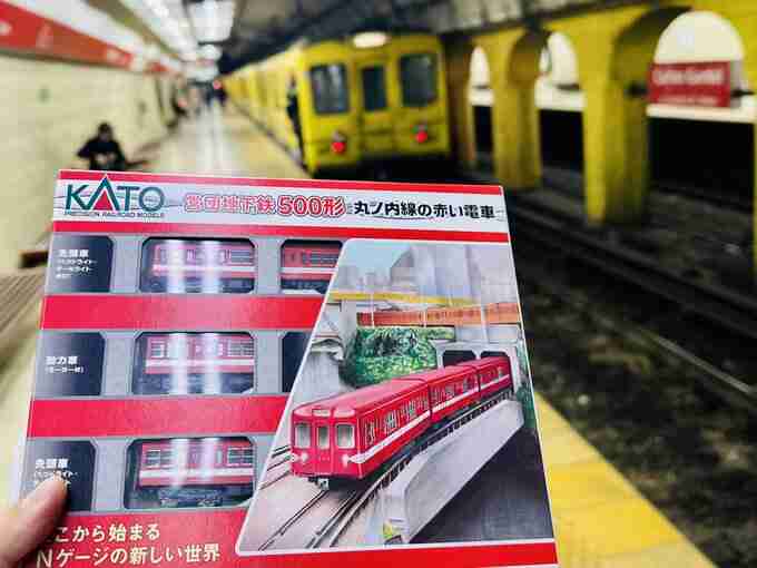 El estudiante de ingeniería japonés viral recorrió la estación Carlos Gardel del Abasto