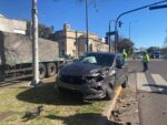 Un auto y una camioneta chocaron en Donado y Balbín: un hospitalizado y un camionero demorado por la maniobra imprudente que desencadenó el siniestro