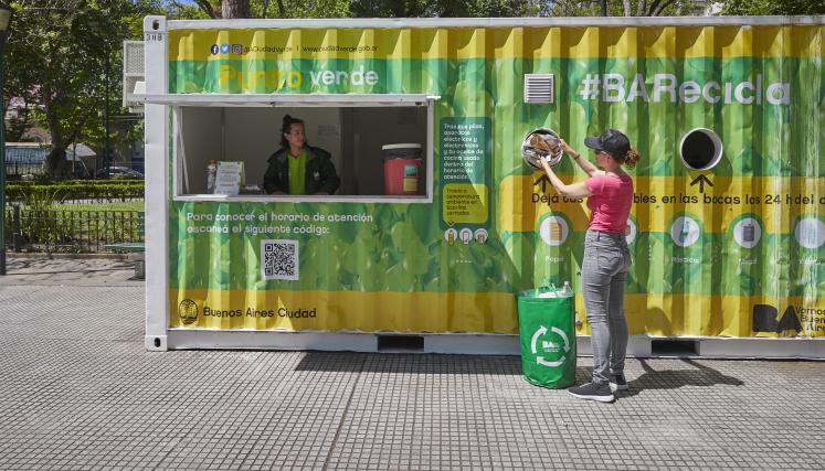 Campaña de recepción de abrigos en Puntos Verdes para personas alojadas en los Centros de Inclusión Social de la Ciudad