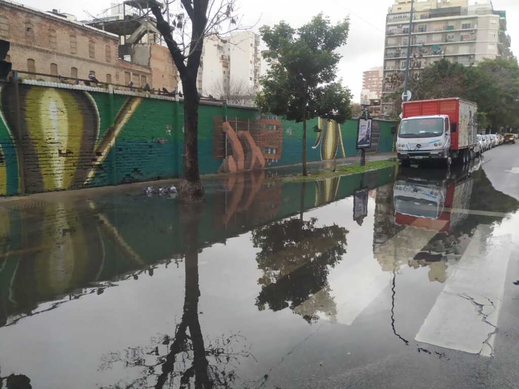 Almagro: anegamientos en Díaz Vélez y Mario Bravo tras las lluvias