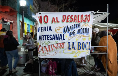 Acampe de feriantes para defender sus puestos