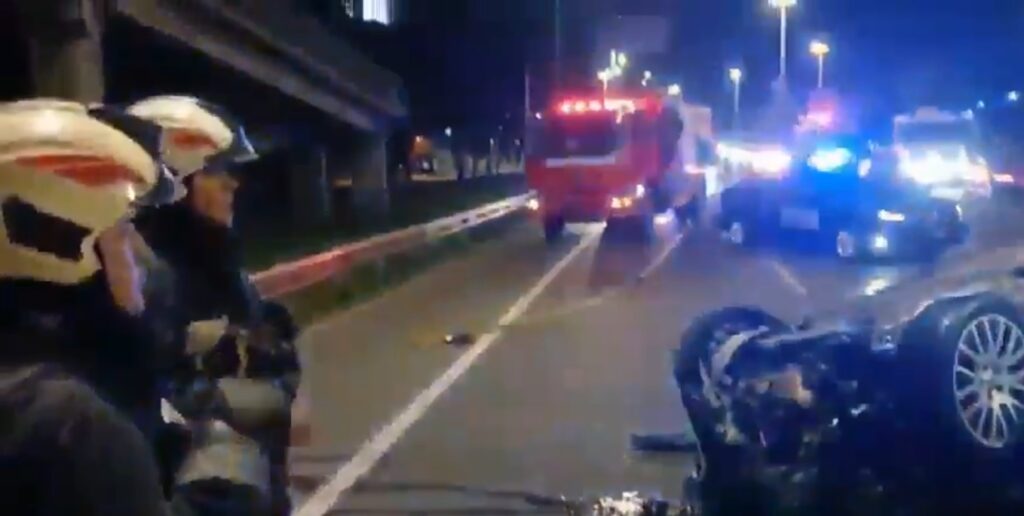 General Paz y Constituyentes: dos personas hospitalizadas tras dos choques que incluyeron un vuelco, un incendio, un patrullero dañado y un taxista demorado