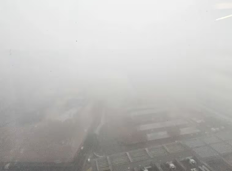 Por la niebla en la CABA, hubo desvíos en Aeroparque y demoras en el tren Roca