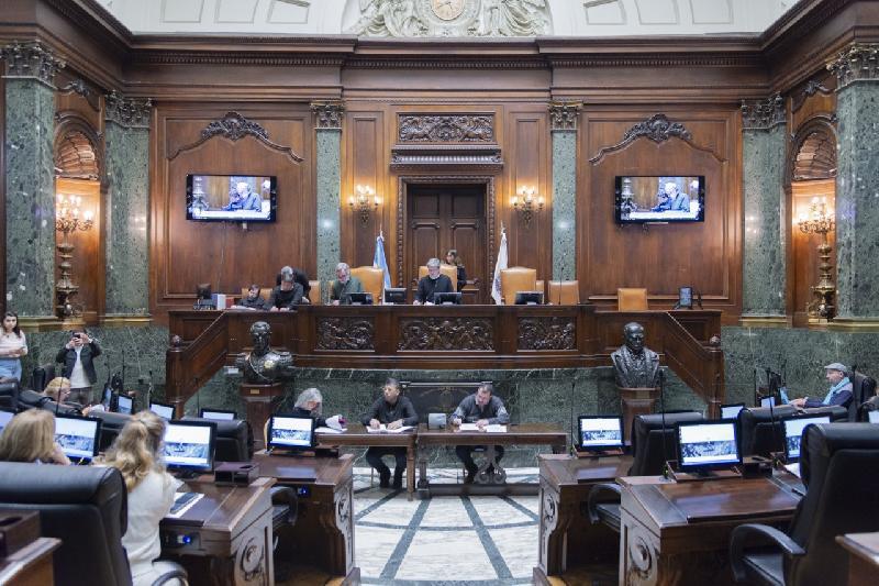 Internas en el oficialismo y en LLA