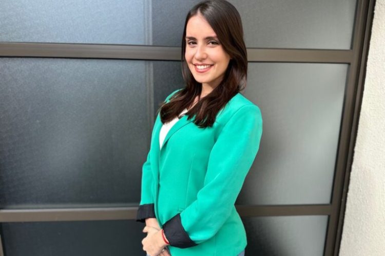 “Adoptar es Alumbrar” en el Salón Dorado