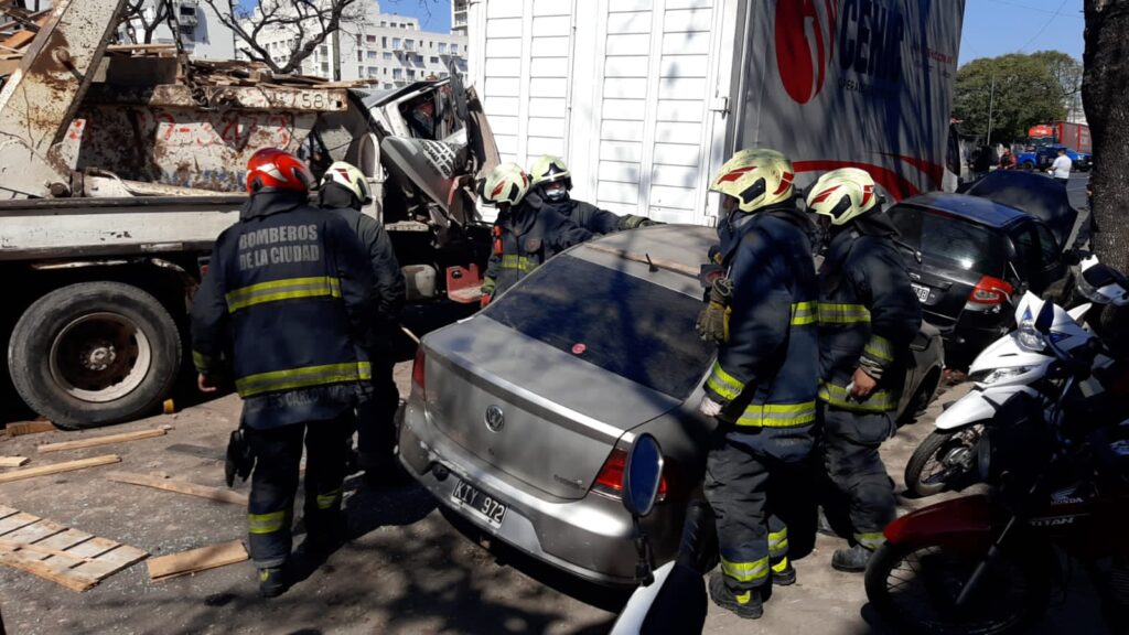 Parque Patricios: dos heridos tras un choque múltiple de camiones