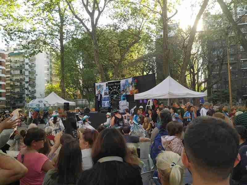 Festejo en Plaza Almagro con vecinos e instituciones por el aniversario del barrio: “185 años de historia no son nada”