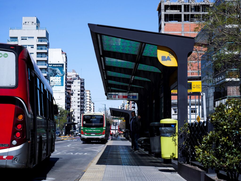 Nación y Ciudad acordaron el traspaso de las líneas de colectivo que circulan por Buenos Aires