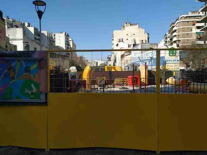 Almagro: restauran el patio de juegos en la plazoleta de Medrano y Mitre