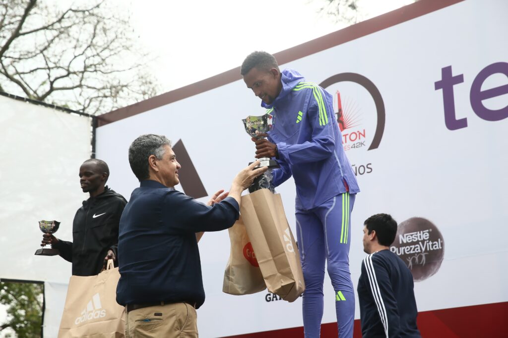 Con una participación récord de 14.500 participantes, celebraron la edición 40° de la Maratón Internacional de Buenos Aires
