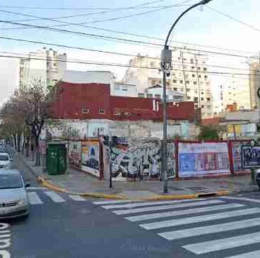 Abasto: vecinos impulsan una Ley para construir una plaza en Corrientes y Gallo