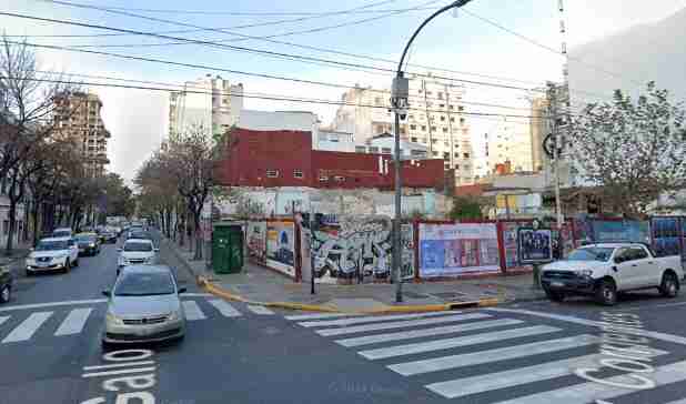 Abasto: vecinos impulsan una Ley para construir una plaza en Corrientes y Gallo