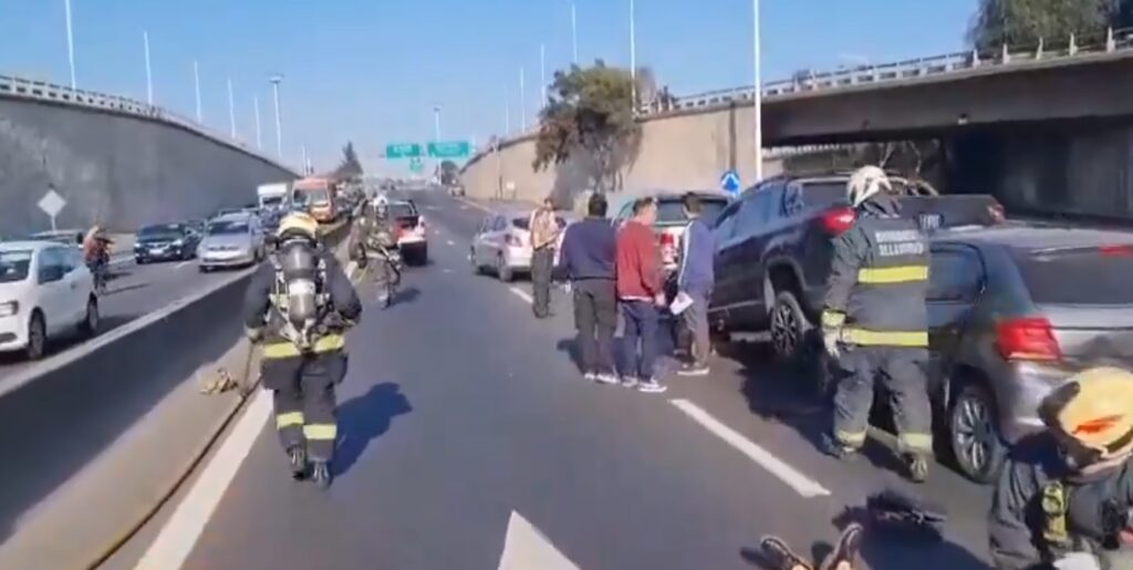 Seis vehículos chocaron en General Paz y Superí y trasladaron en helicóptero a dos heridos
