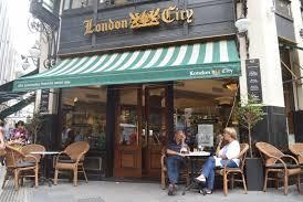 Reconocimiento al Bar London City por sus 70 años