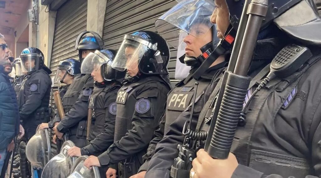 Monserrat: la PFA impidió durante varias horas el ingreso a la Universidad Madres de Plaza de Mayo