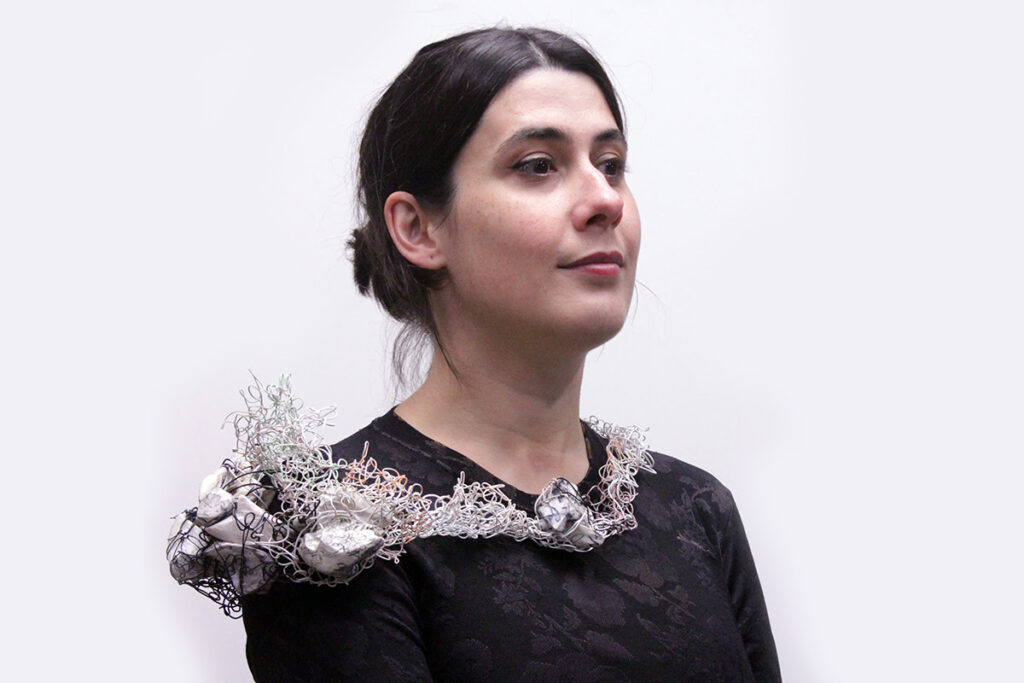 Congreso: exposición “Al hueso” del colectivo Caracú en la Galería Pasaje 17