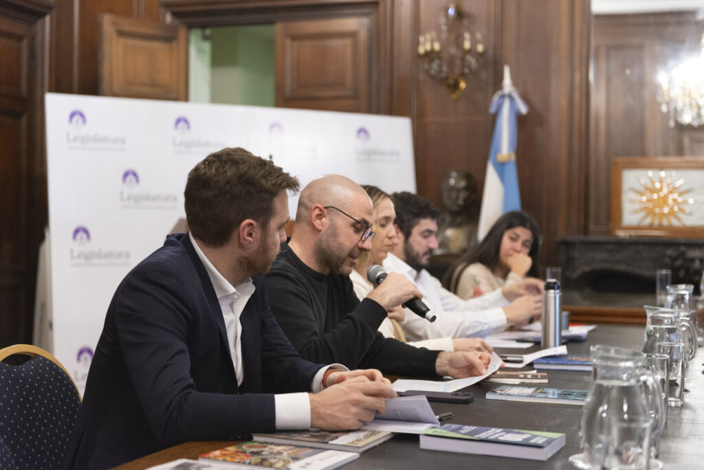 La Legislatura porteña debatió la transferencia de los colectivos a la CABA