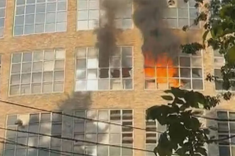 En el edificio de Avenida Libertador del ACA los bomberos pudieron controlar el incendio que se desato el sábado