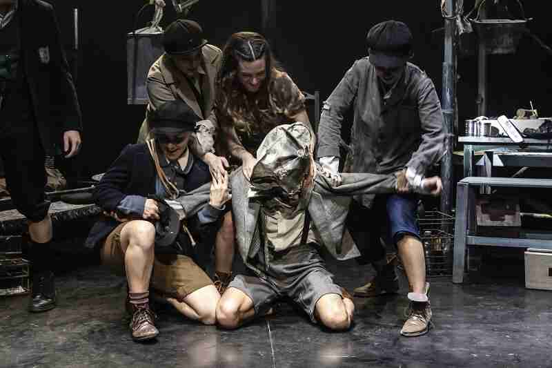 Juegos de fábrica en Ítaca Complejo Teatral de Almagro: supervivencia y poder bajo el techo de la infancia