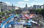 Marcha Federal Universitaria: estudiantes, docentes, ciudadanos se movilizan al Congreso mientras la policía valló los alrededores