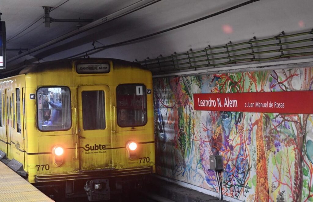 Chacarita: los metrodelegados liberan los molinetes en la Línea B por la Marcha Federal Universitaria y para exigir un subte libre de asbesto