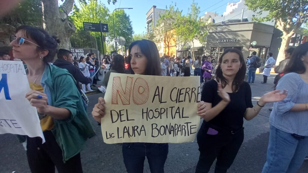 Parque Patricios: suspenden guardias e internaciones en el Hospital Nacional de salud mental Laura Bonaparte y sus trabajadores denuncian que Nación quiere cerrarlo