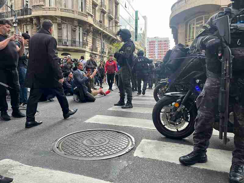 Milei validó en Diputados el veto al financiamiento universitario: alrededor del Congreso hubo al menos 16 manifestantes heridos y ocho detenidos
