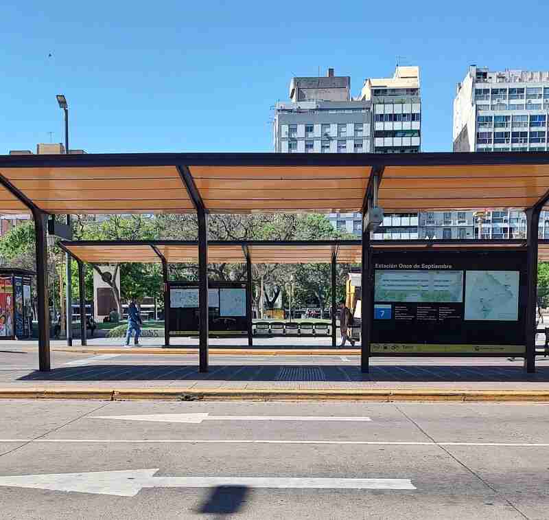 El paro de transporte se siente en la zona de Once: sin trenes ni subtes, solo colectivos