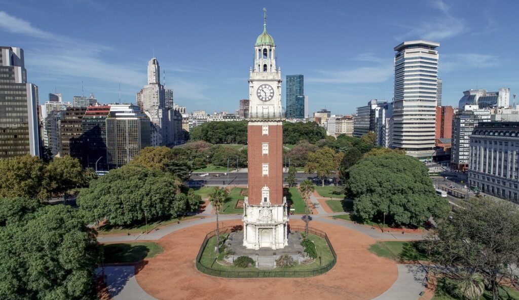 El mirador de la Torre Monumental de Retiro puede ser visitado