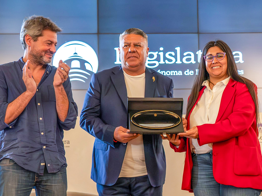 Claudio Tapia fue reconocido por la Legislatura porteña