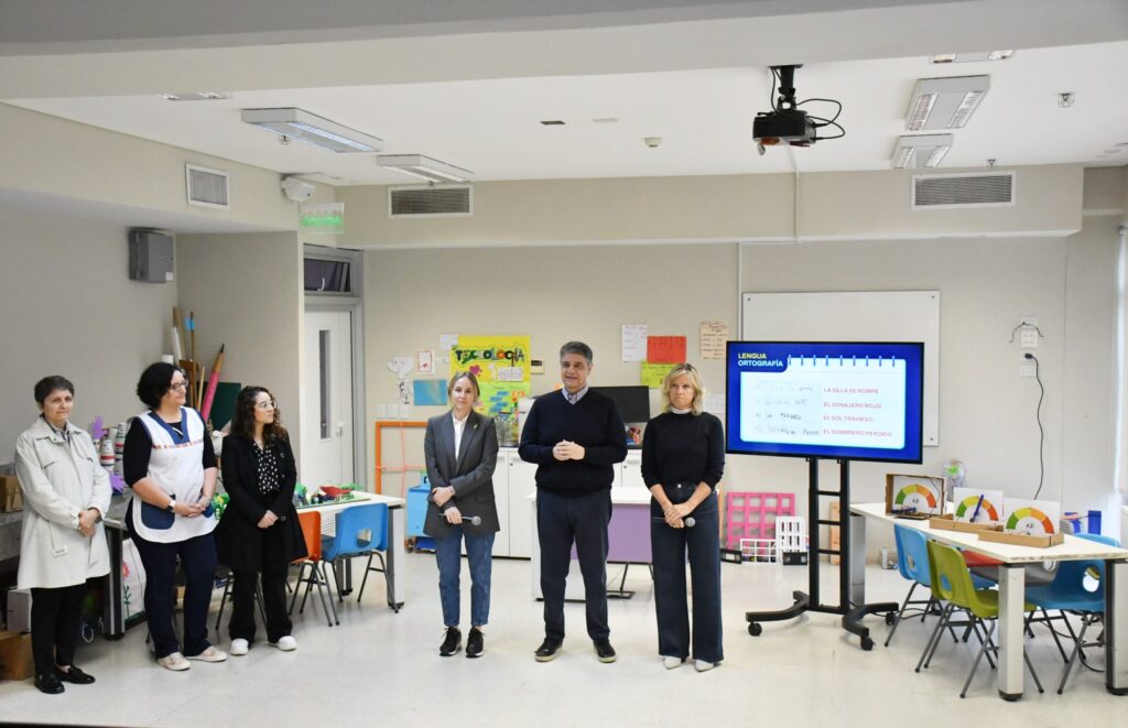 La ciudad presentó el nuevo sistema de aprendizaje en la primaria 